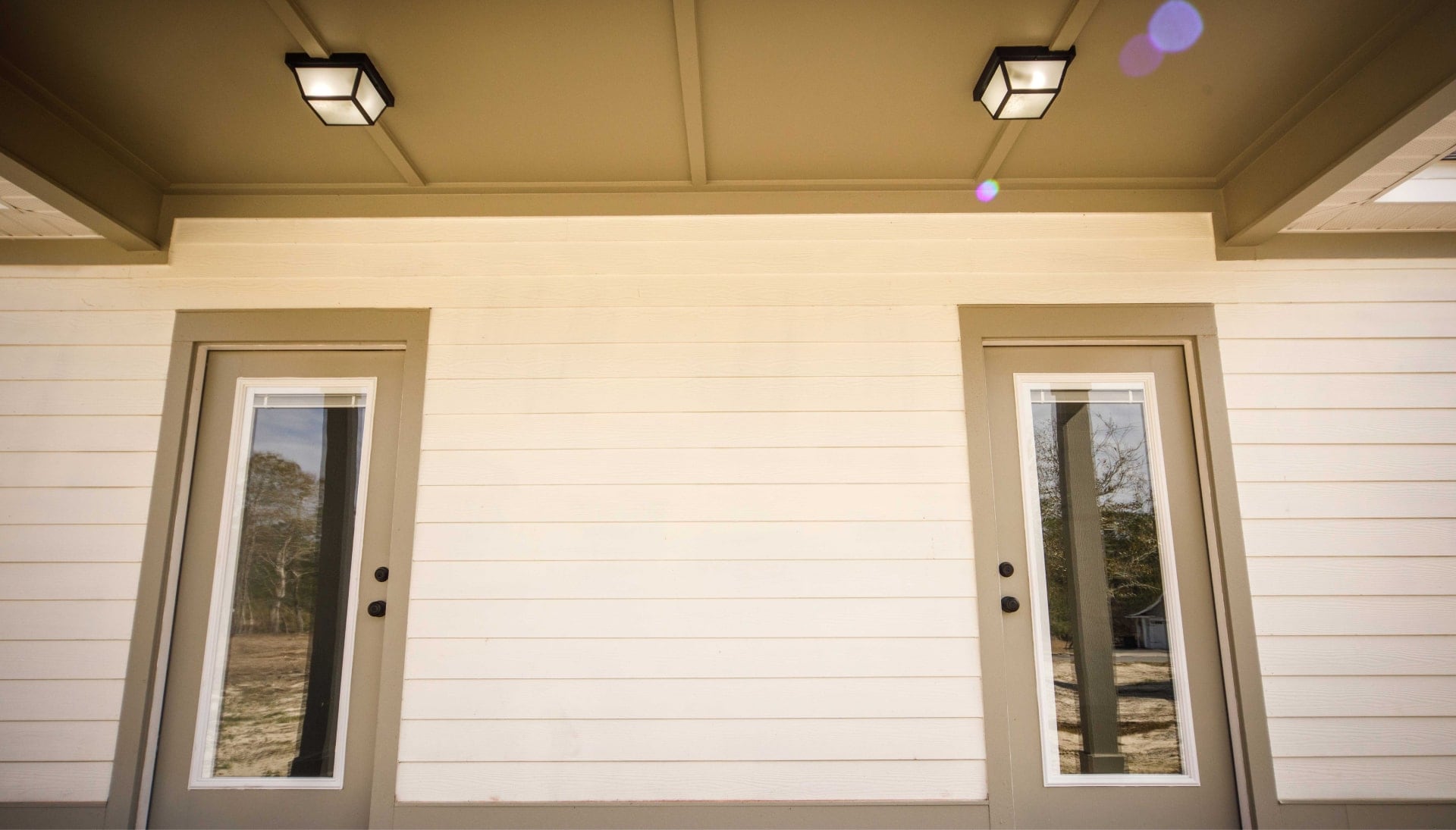 We offer siding services in Miami, Florida. Hardie plank siding installation in a front entry way.